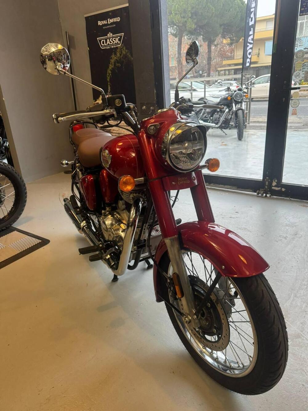 Royal Enfield Classic 350 (2021 - 25) (3)