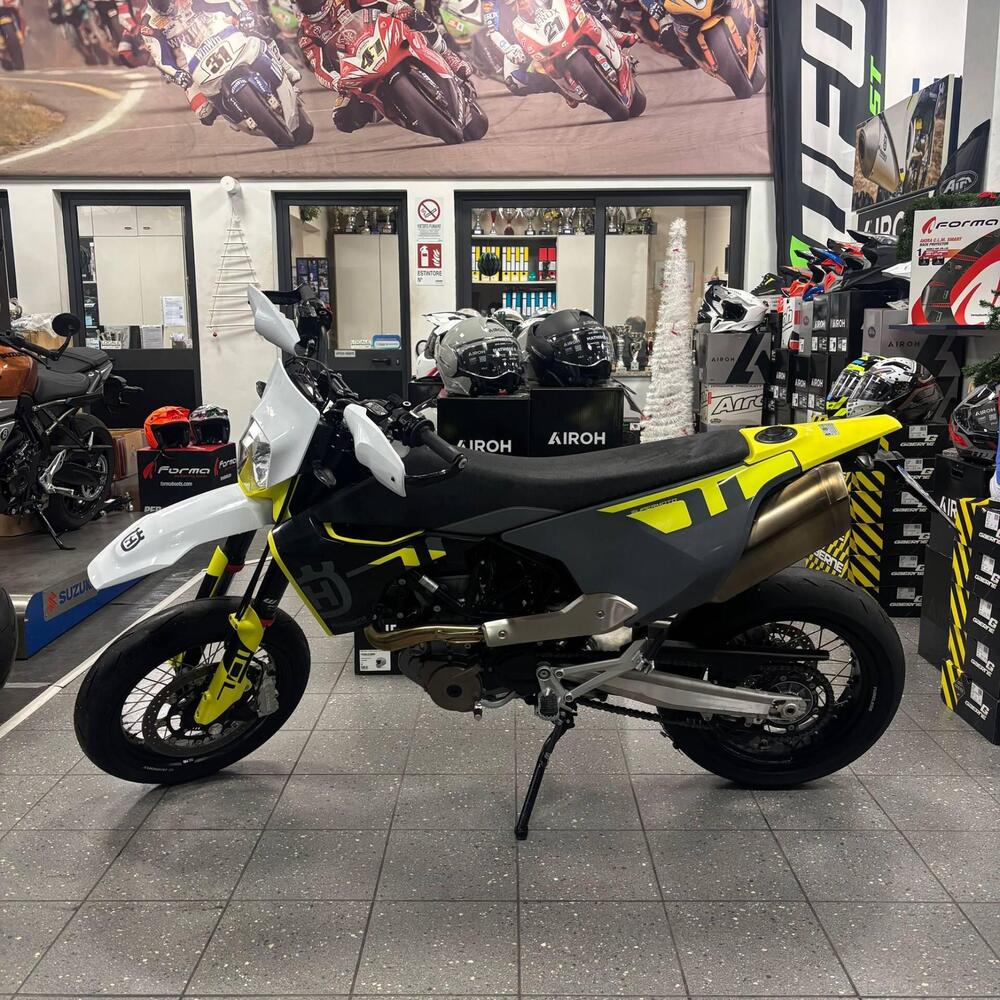 Husqvarna 701 Supermoto (2023 - 25)