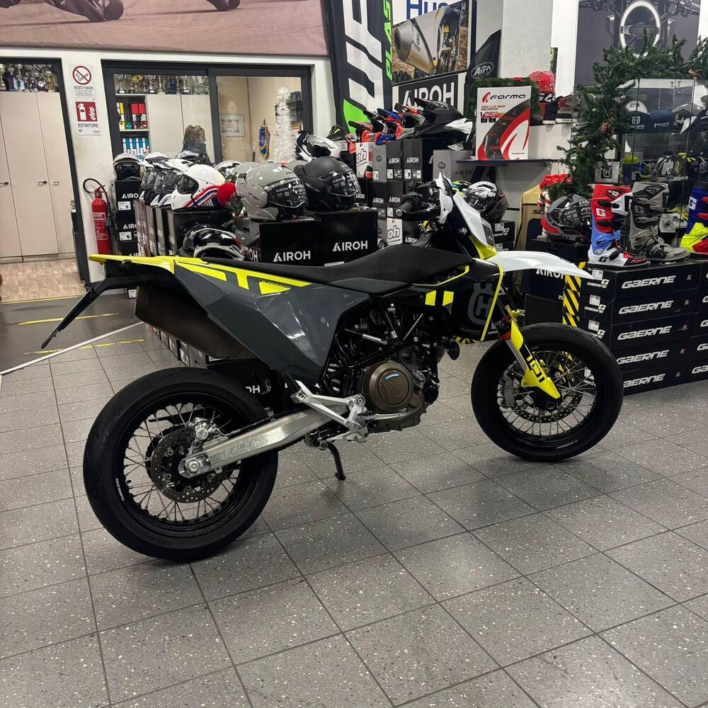 Husqvarna 701 Supermoto (2023 - 25) (3)