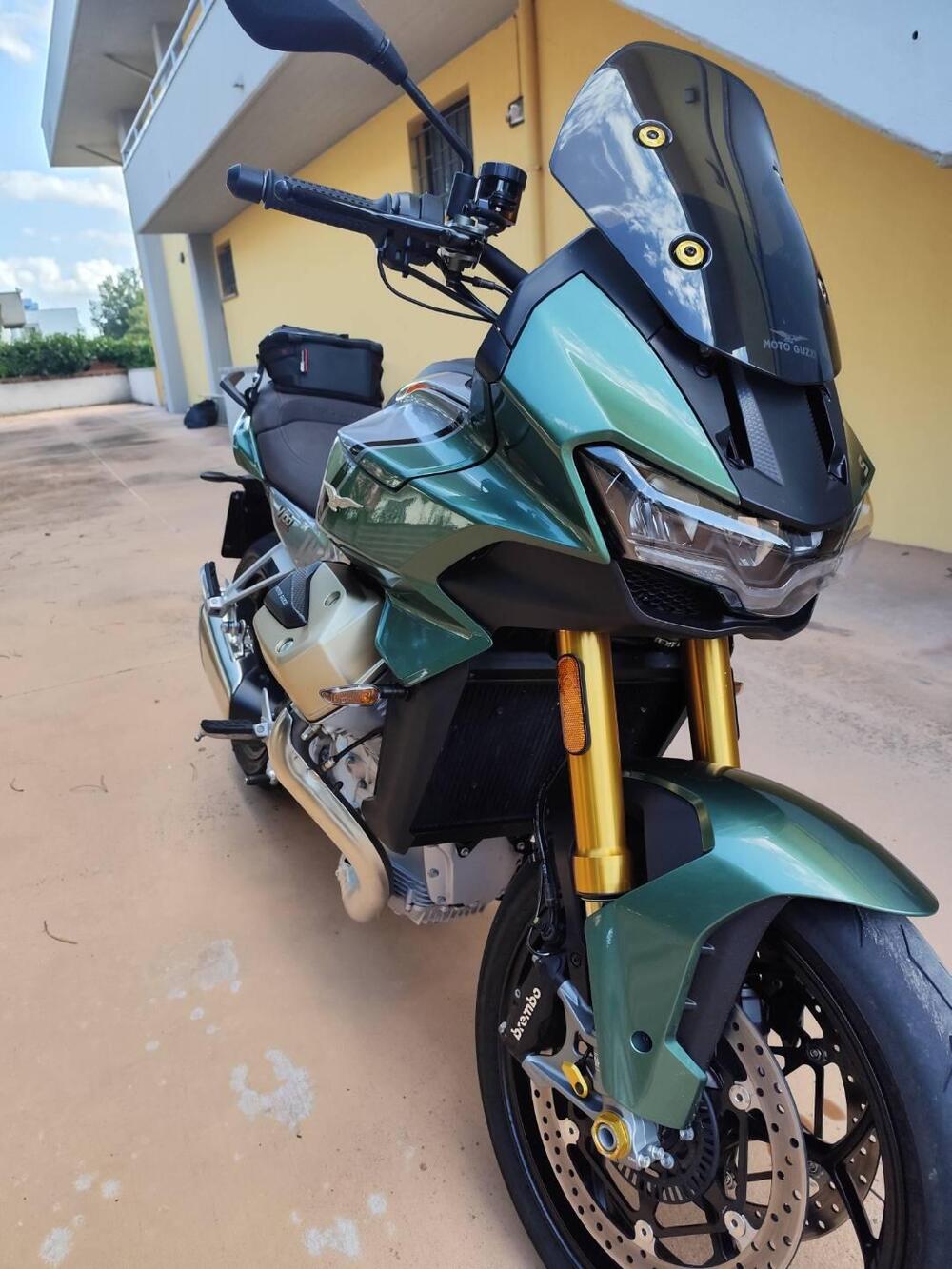 Moto Guzzi V100 Mandello S (2025) (5)