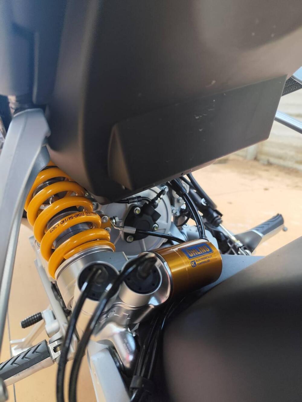 Moto Guzzi V100 Mandello S (2025) (6)