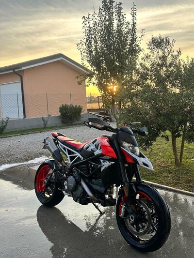Ducati Hypermotard 950 RVE (2022 - 25) usata