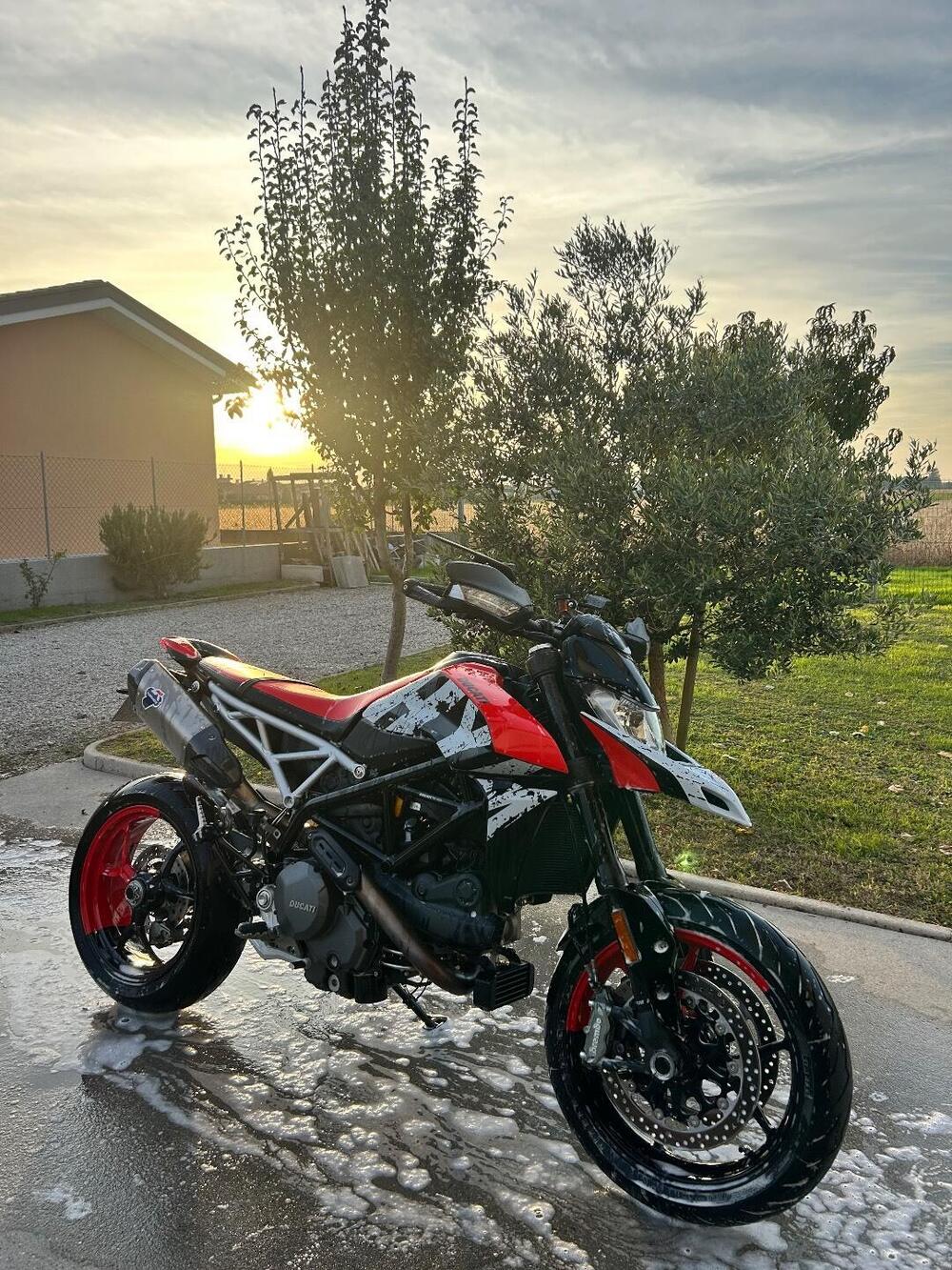 Ducati Hypermotard 950 RVE (2022 - 25) (2)