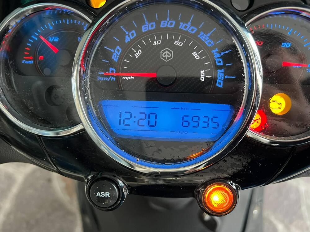 Piaggio Beverly 300 i.e. Police ABS-ASR (2017 - 20) (4)