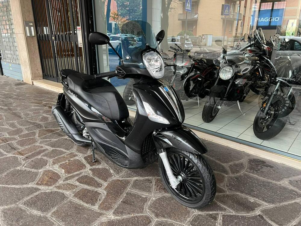 Piaggio Beverly 300 i.e. Police ABS-ASR (2017 - 20) (2)