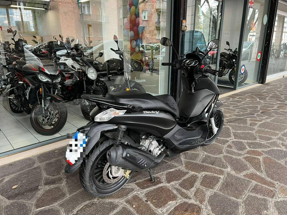 Piaggio Beverly 300 i.e. Police ABS-ASR (2017 - 20) (3)