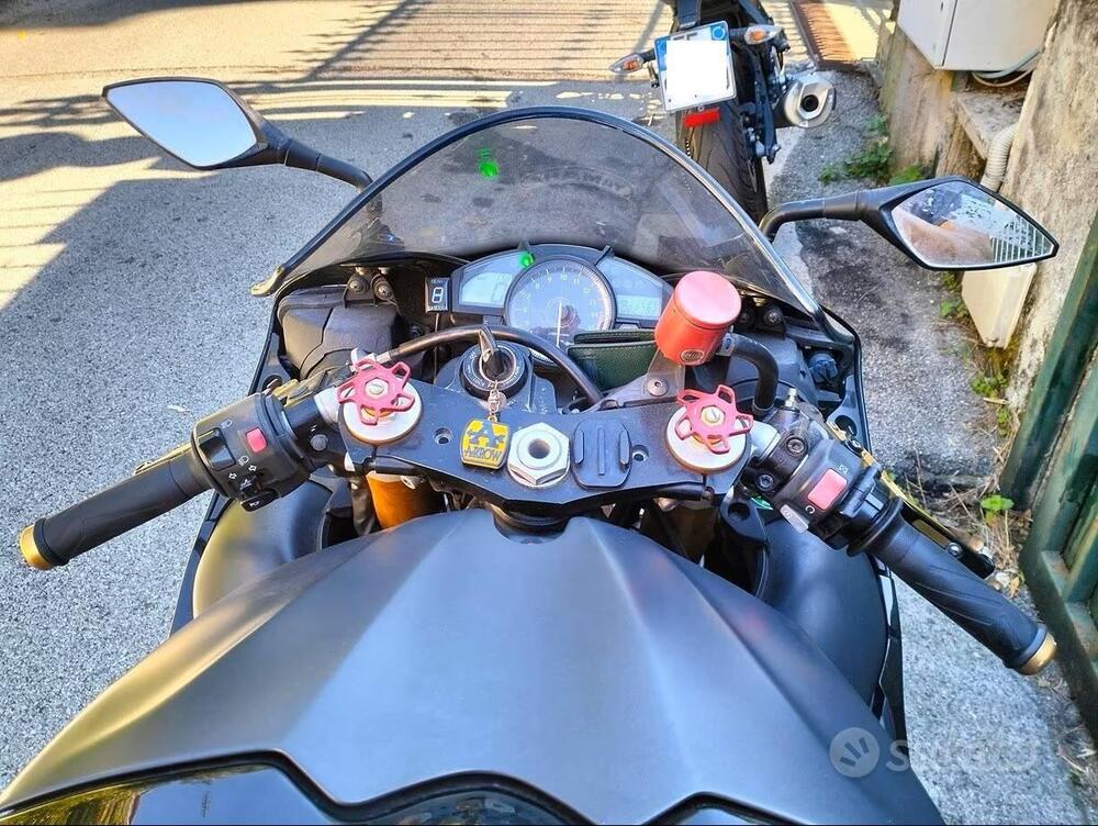 Yamaha YZF R1 (2007 - 08) (4)