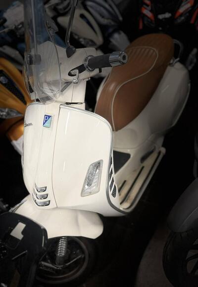 Vespa GTS 300 Super Hpe (2021 - 22) usata