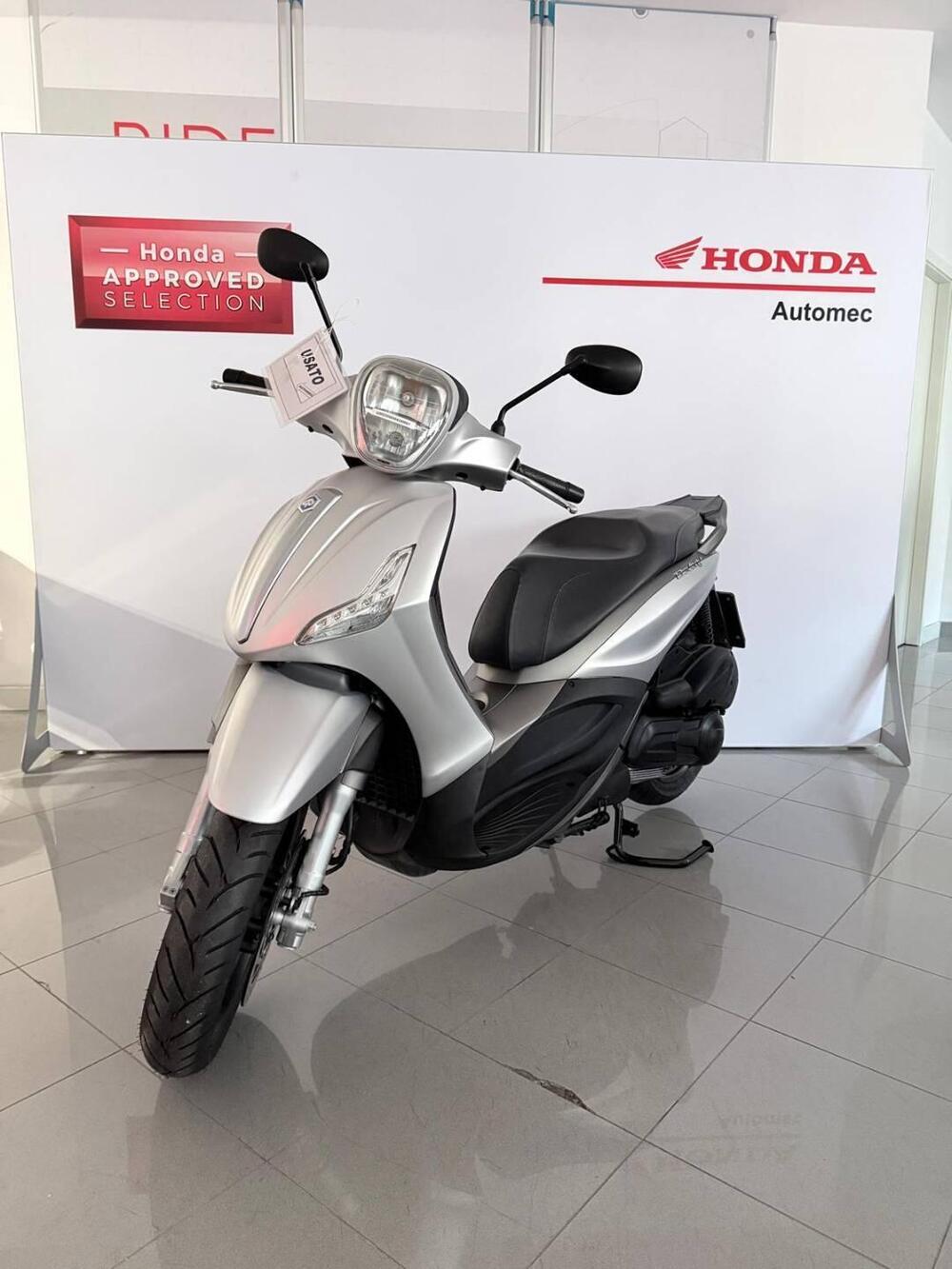 Piaggio Beverly 300 i.e. ABS-ASR (2016 - 20) (2)