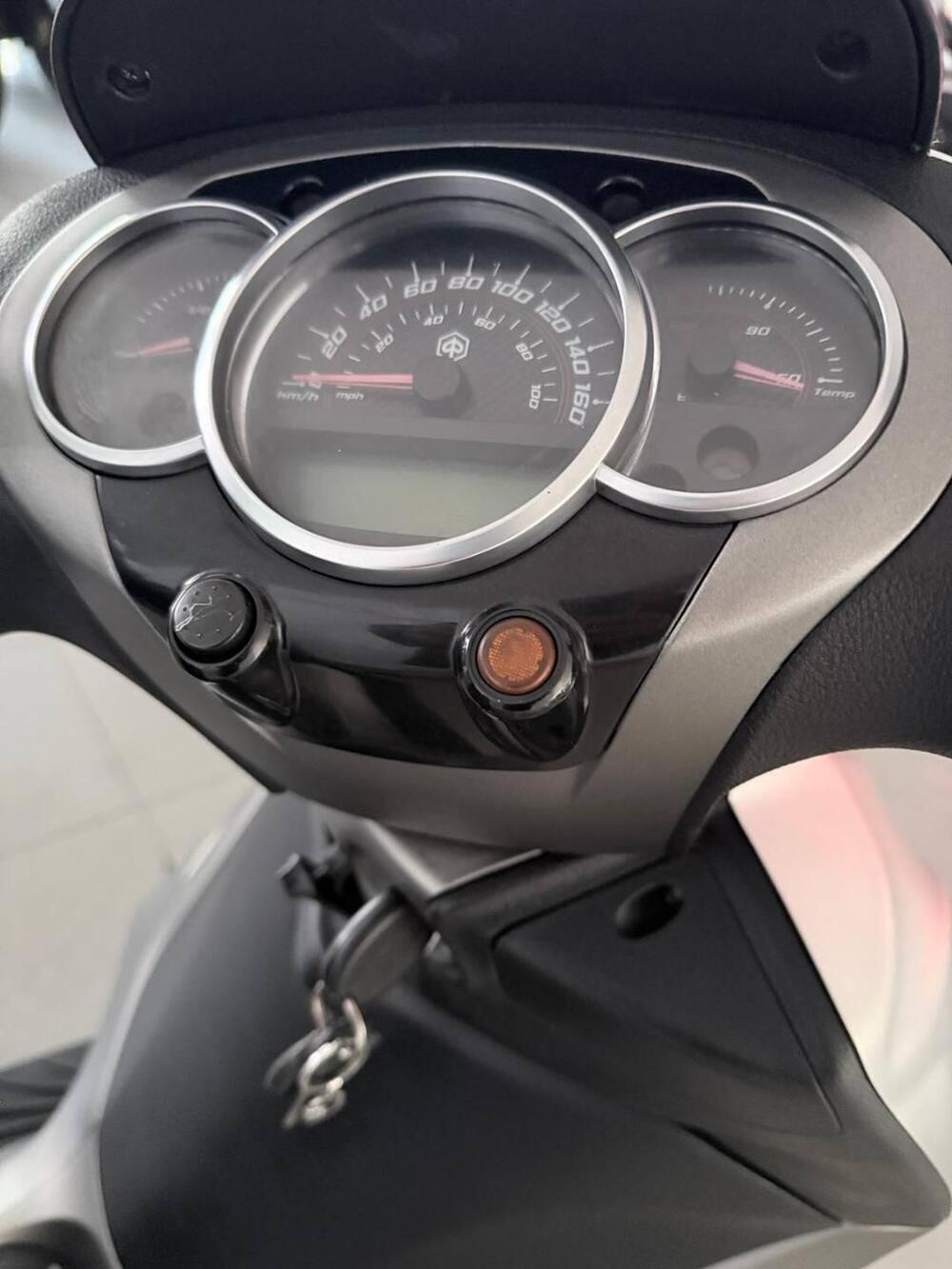 Piaggio Beverly 300 i.e. ABS-ASR (2016 - 20) (5)