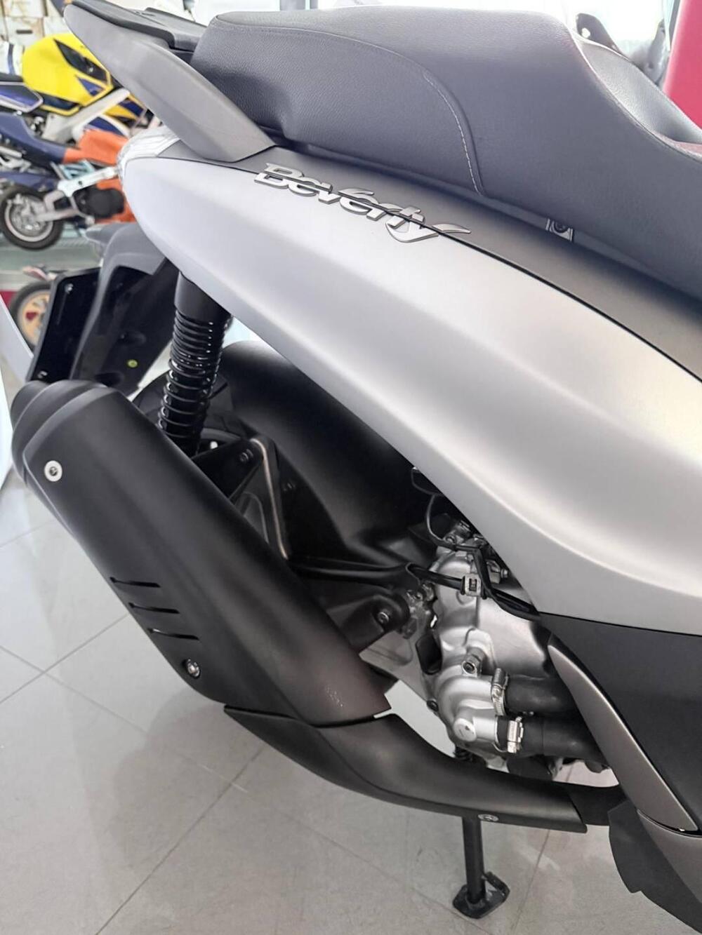 Piaggio Beverly 300 i.e. ABS-ASR (2016 - 20) (6)