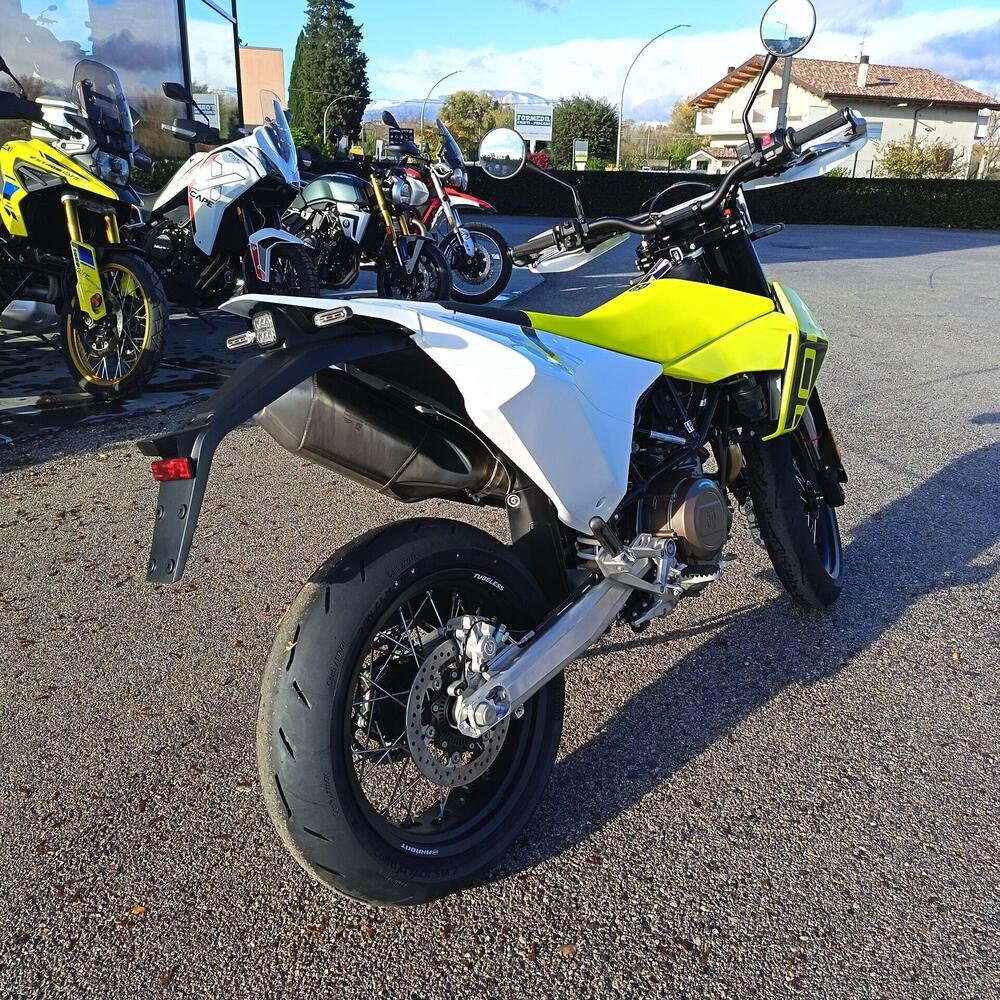 Husqvarna 701 Supermoto (2026) (7)