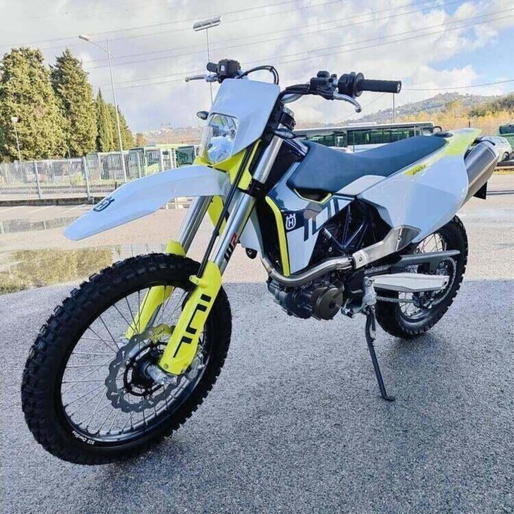 Husqvarna 701 Supermoto (2026) (3)