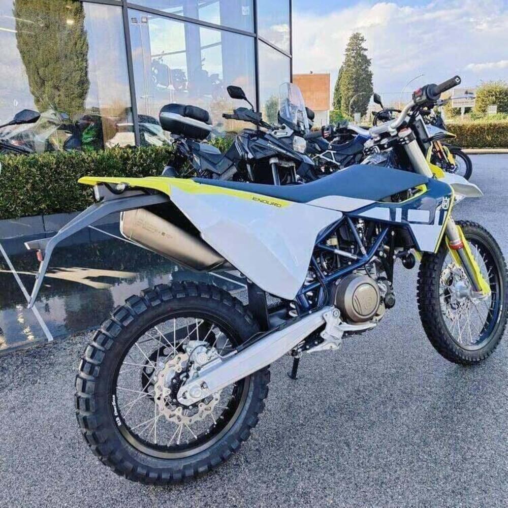Husqvarna 701 Supermoto (2026) (4)
