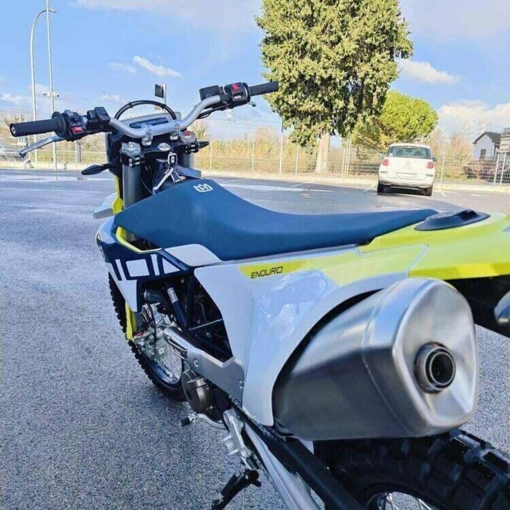 Husqvarna 701 Supermoto (2026) (6)