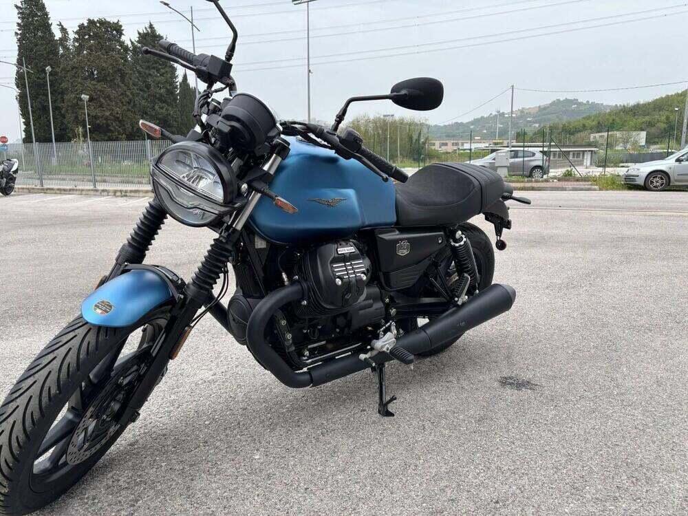 Moto Guzzi V7 Stone (2025) (3)