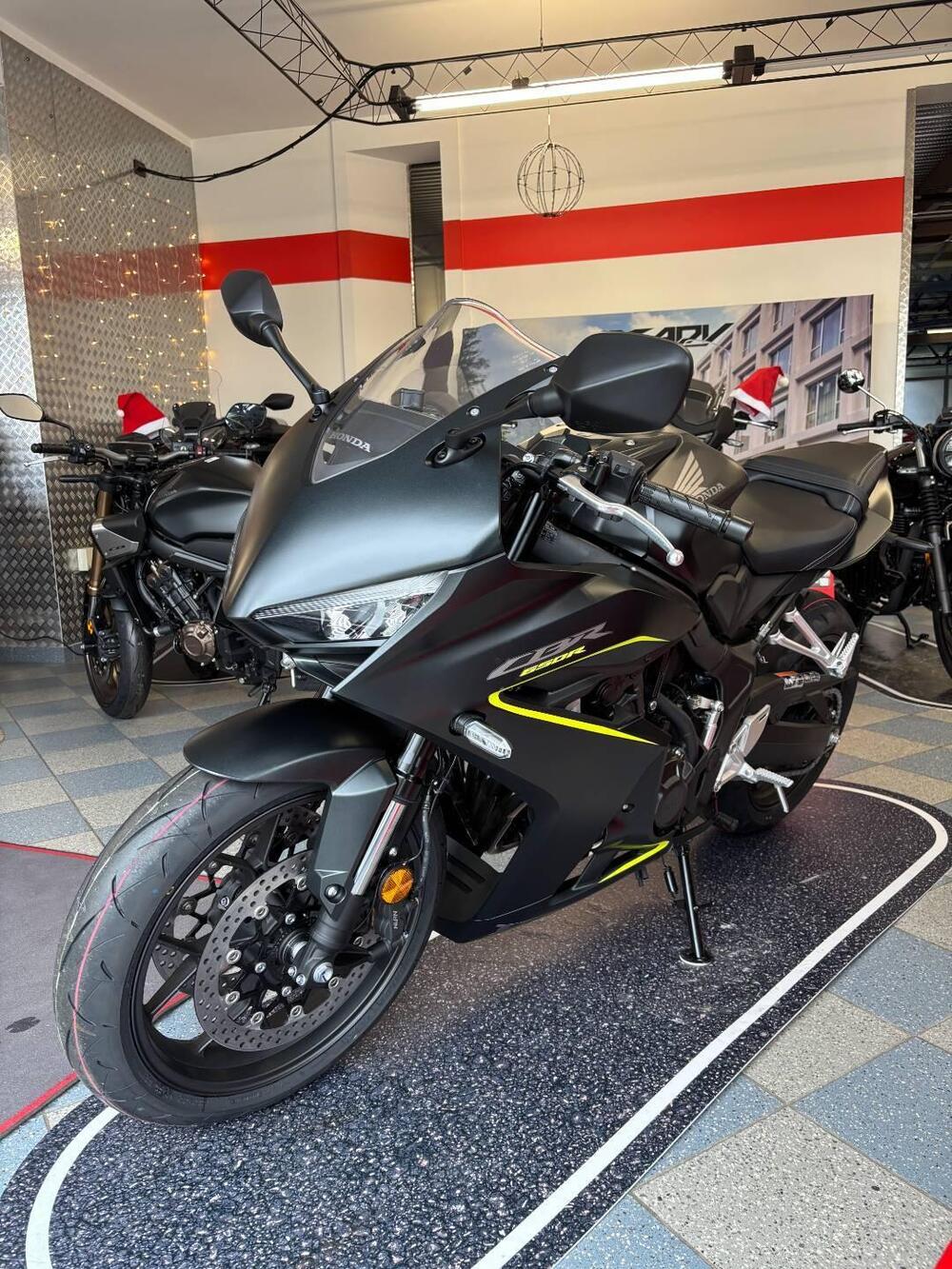 Honda CBR 650 R E-Clutch (2024 - 26) (3)