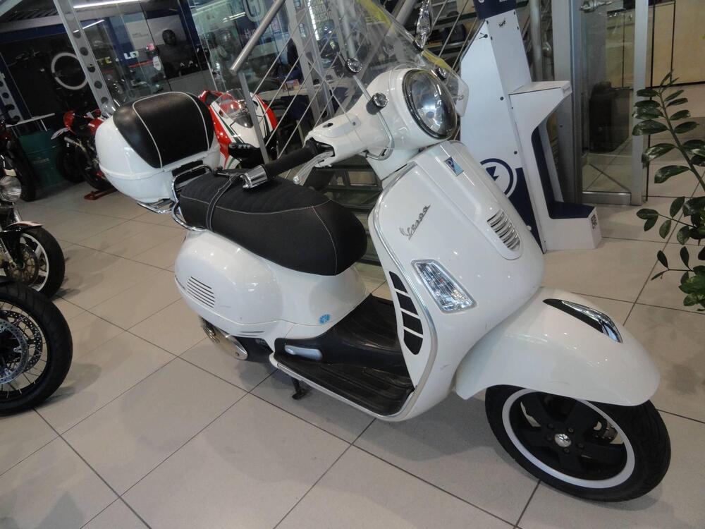 Vespa GTS 300 (2010 - 14) (2)