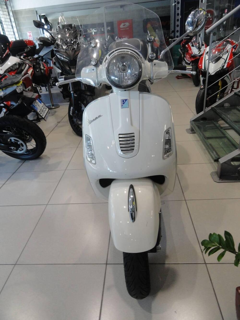 Vespa GTS 300 (2010 - 14) (3)