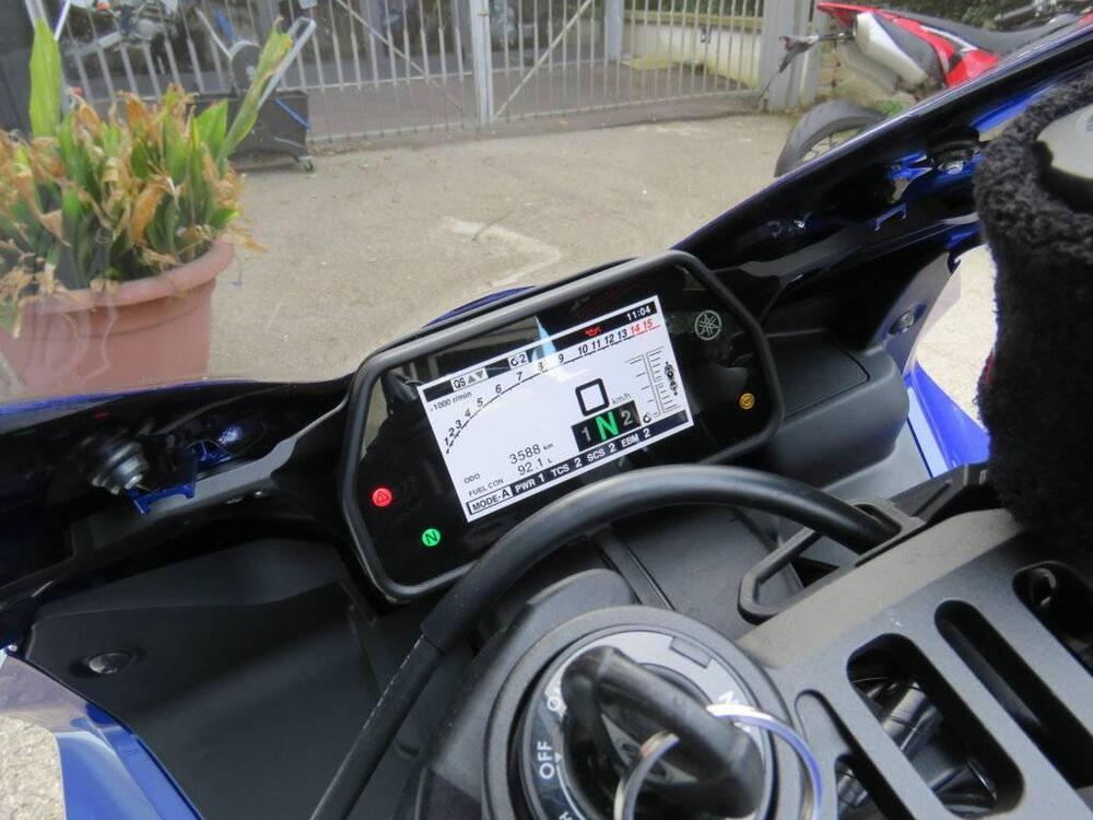Yamaha YZF R1 (2020 - 25) (15)
