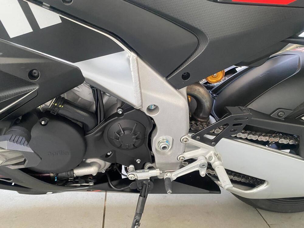 Aprilia RSV4 1100 Factory (2021 - 24) (14)
