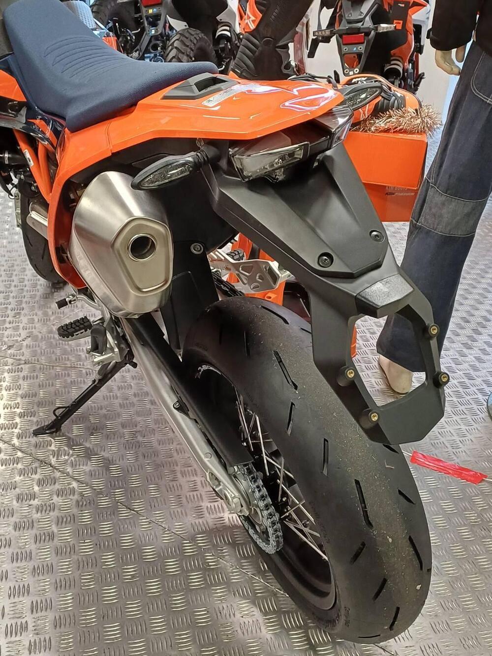 KTM 690 SMC R (2026) (6)