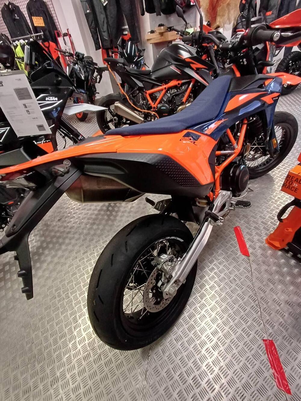 KTM 690 SMC R (2026) (7)