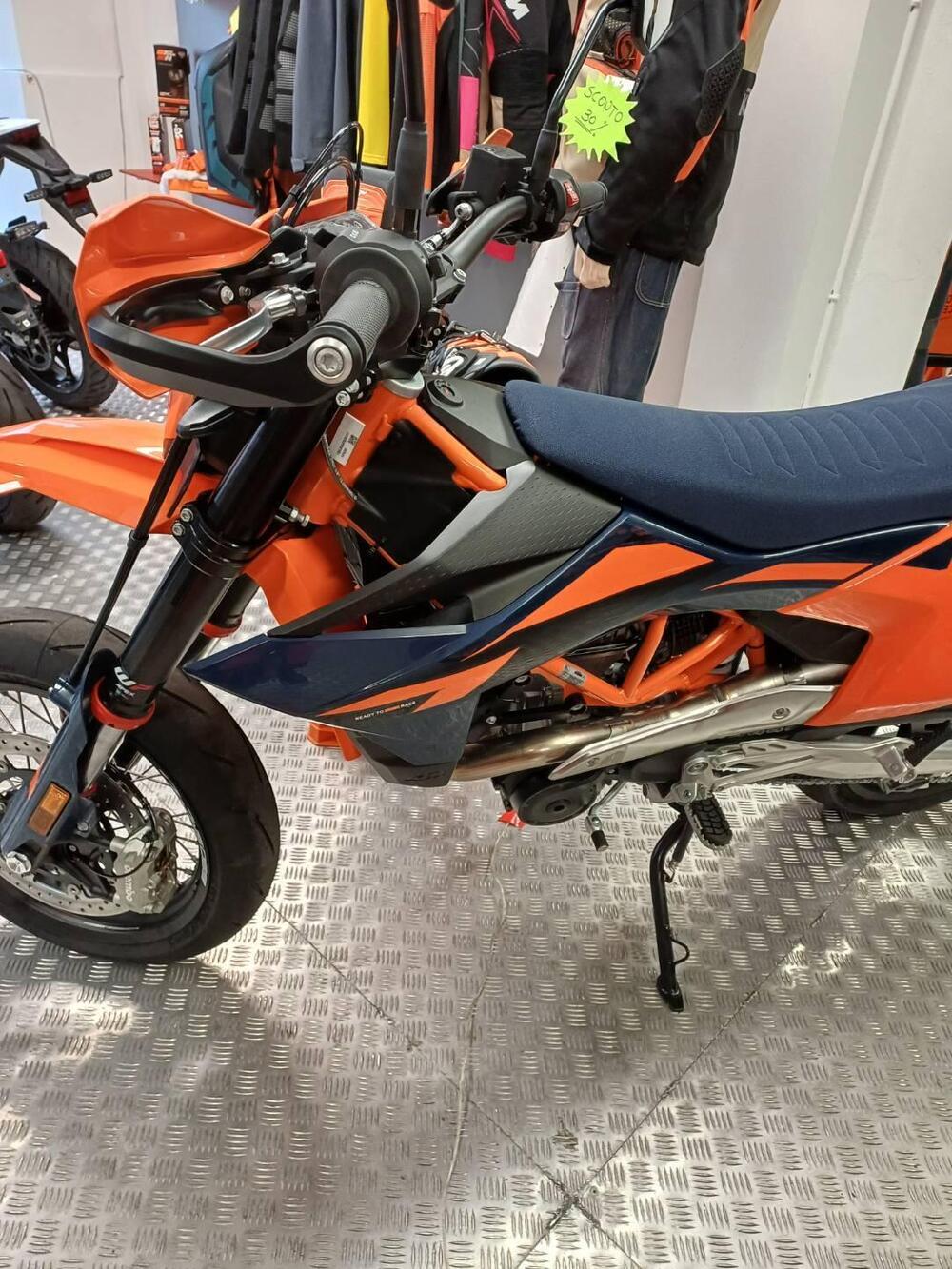 KTM 690 SMC R (2026) (2)