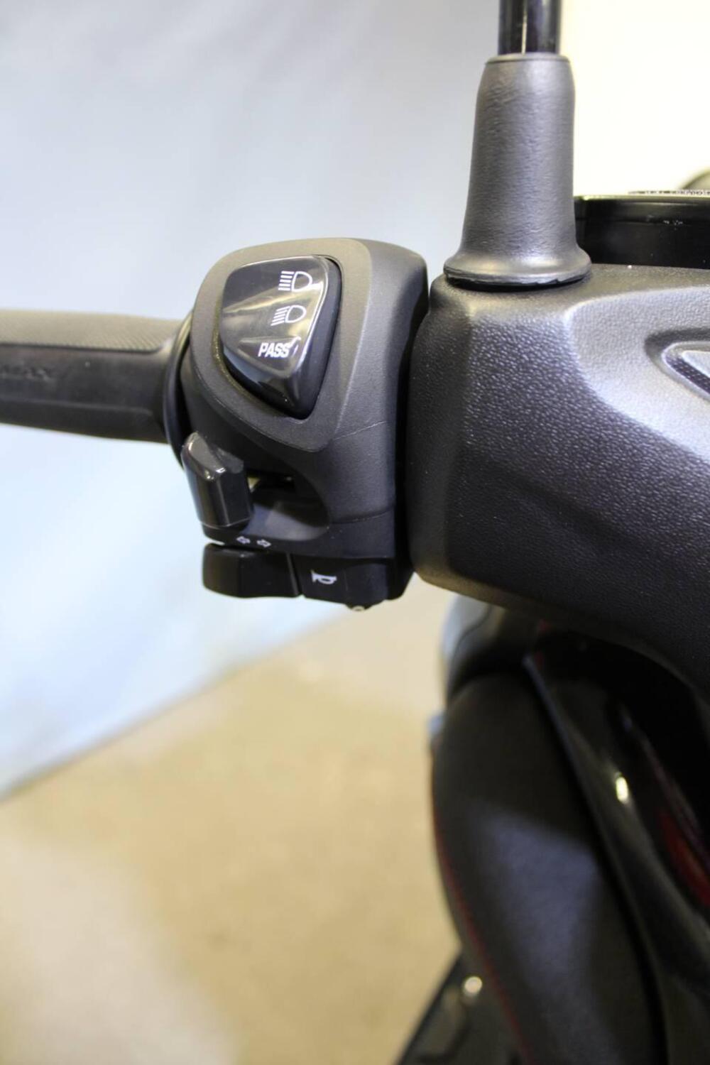 Yamaha X-Max 300 Tech Max (2021 - 24) (10)