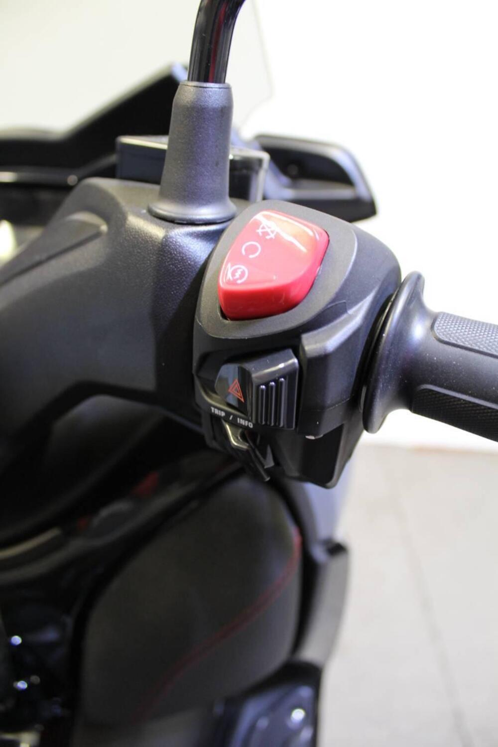 Yamaha X-Max 300 Tech Max (2021 - 24) (11)