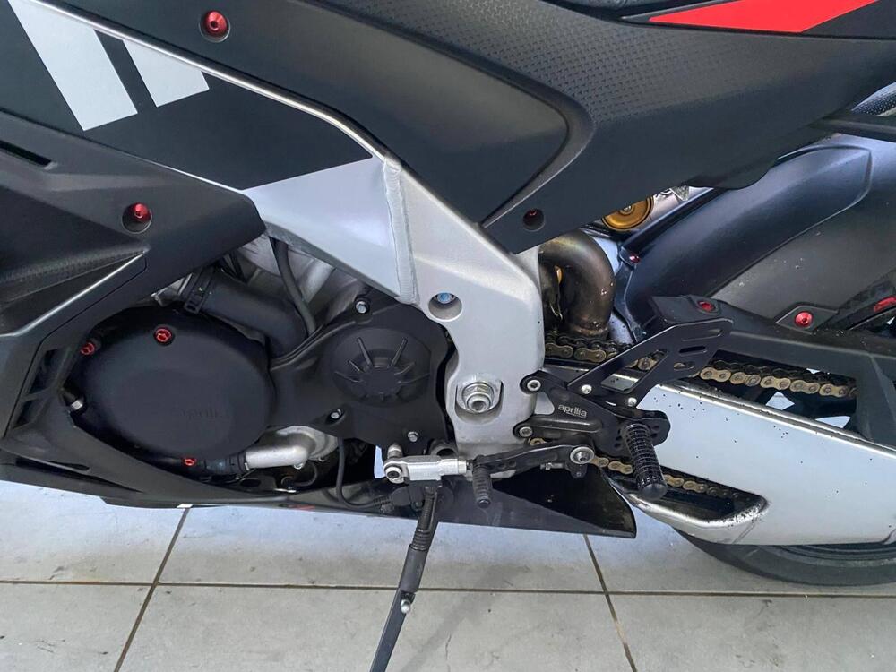 Aprilia RSV4 1100 Factory (2021 - 24) (13)