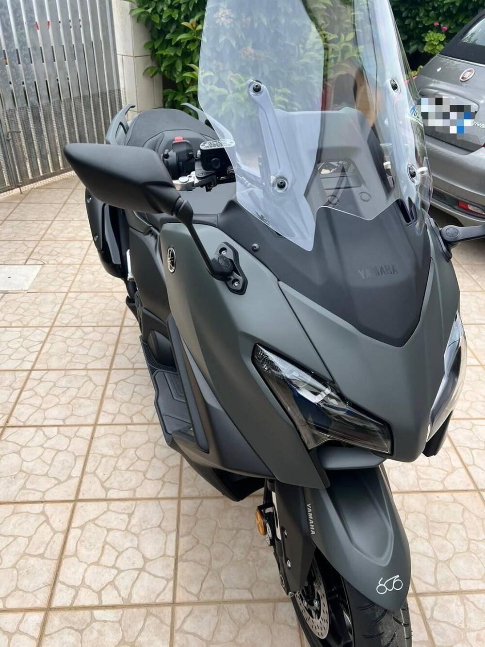 Yamaha T-Max 560 Tech Max (2025) (3)