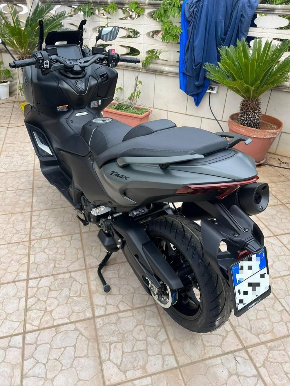 Yamaha T-Max 560 Tech Max (2025) (4)