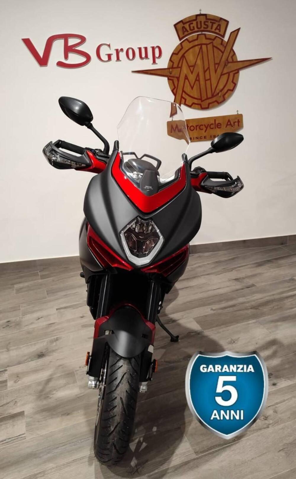 MV Agusta Turismo Veloce 800 Lusso SCS (2021 - 25) (2)