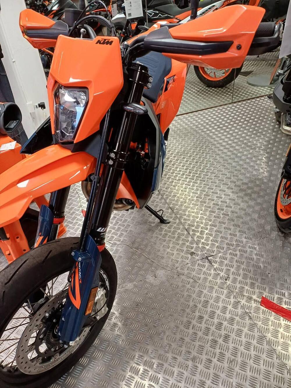 KTM 690 SMC R (2026)