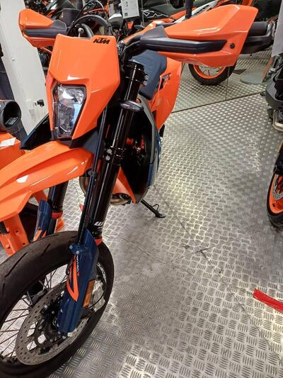 KTM 690 SMC R (2026) nuova