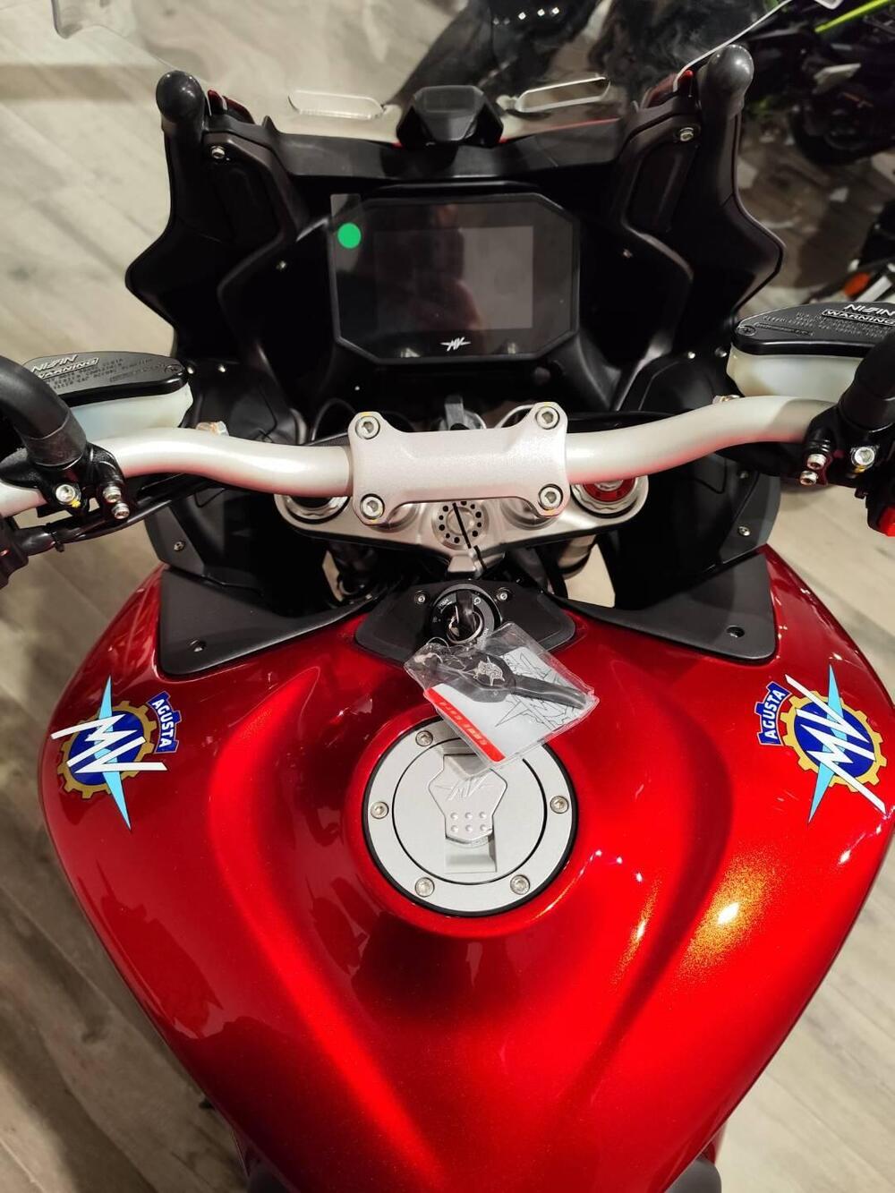 MV Agusta Turismo Veloce 800 Lusso SCS (2021 - 25) (20)