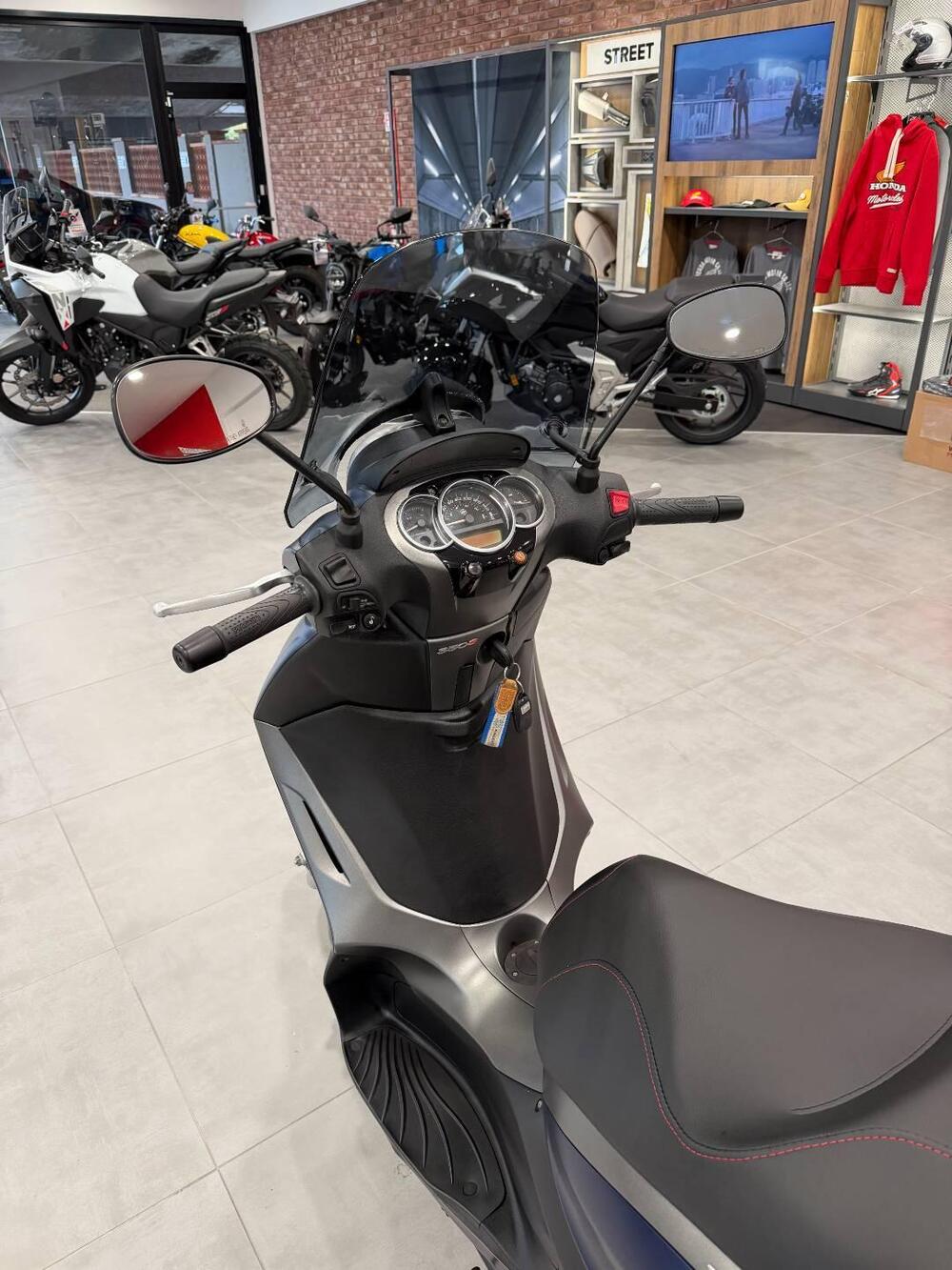 Piaggio Beverly 350 S ABS (2019 - 20) (9)
