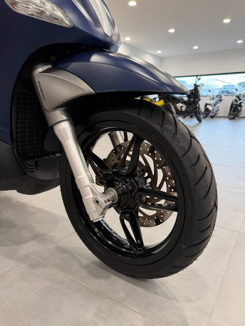 Piaggio Beverly 350 S ABS (2019 - 20) (14)