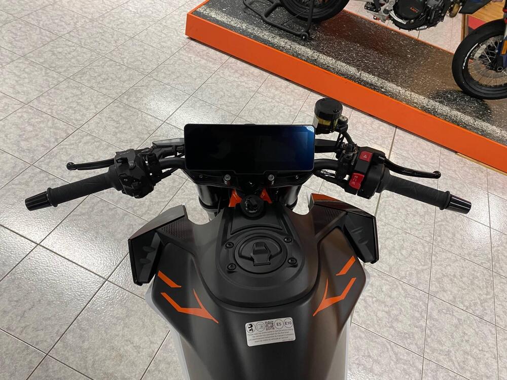 KTM 990 Duke R (2026) (2)
