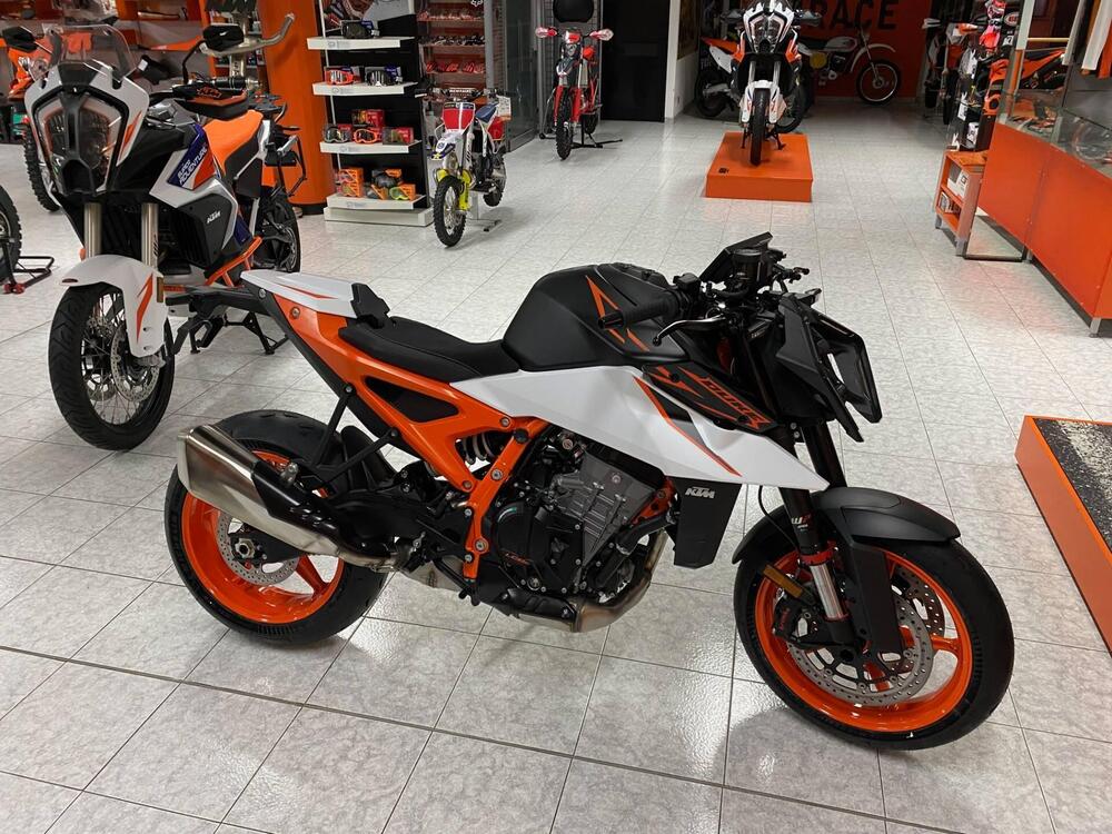 KTM 990 Duke R (2026)