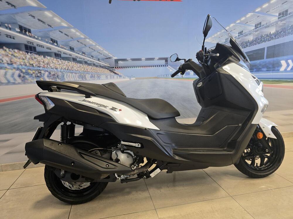 Sym Joymax 300 Z+ (2021 - 24) (18)