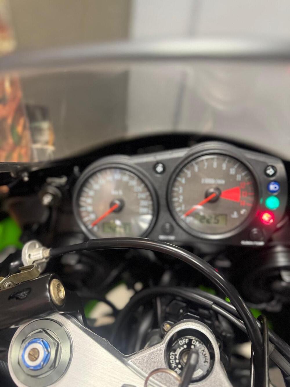 Kawasaki Ninja 900 ZX-9R (1998 - 01) (3)