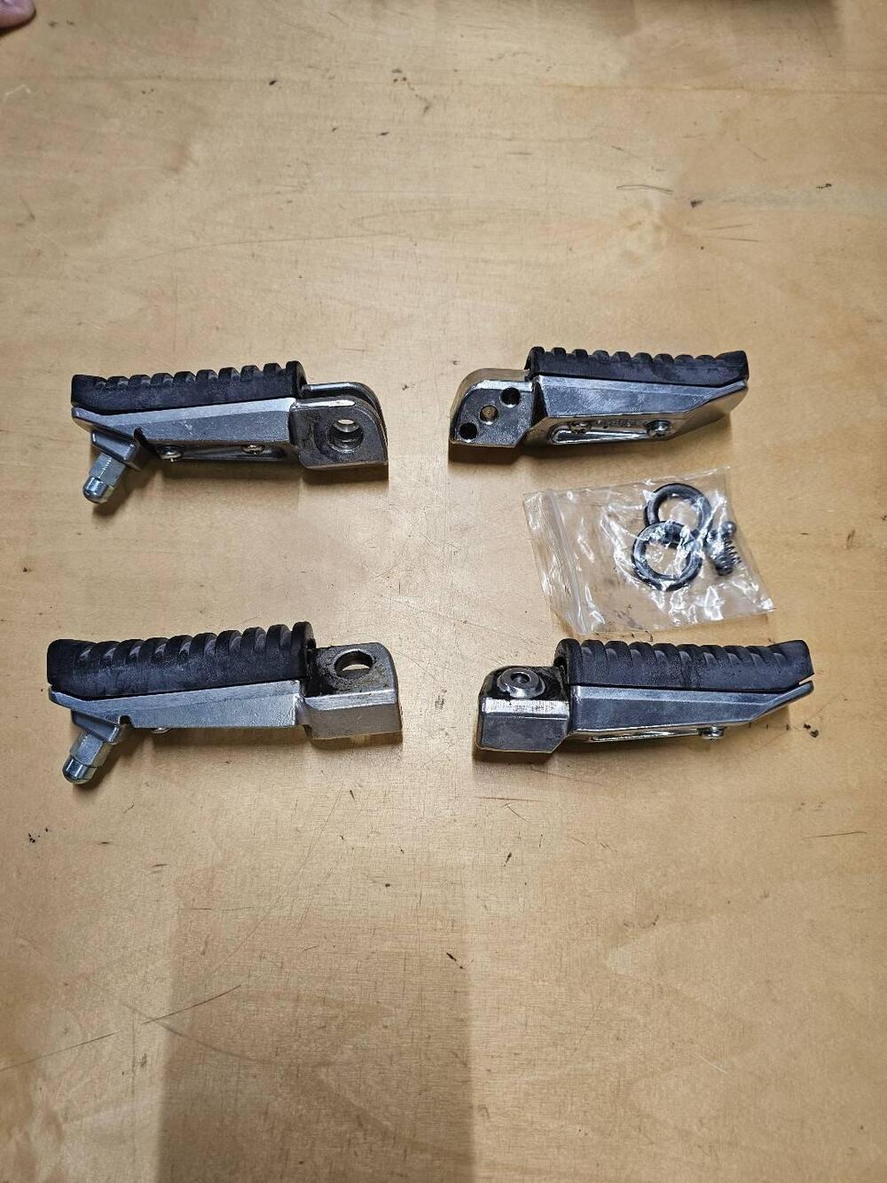 Pedane originali Kawasaki Versys 650 (2)