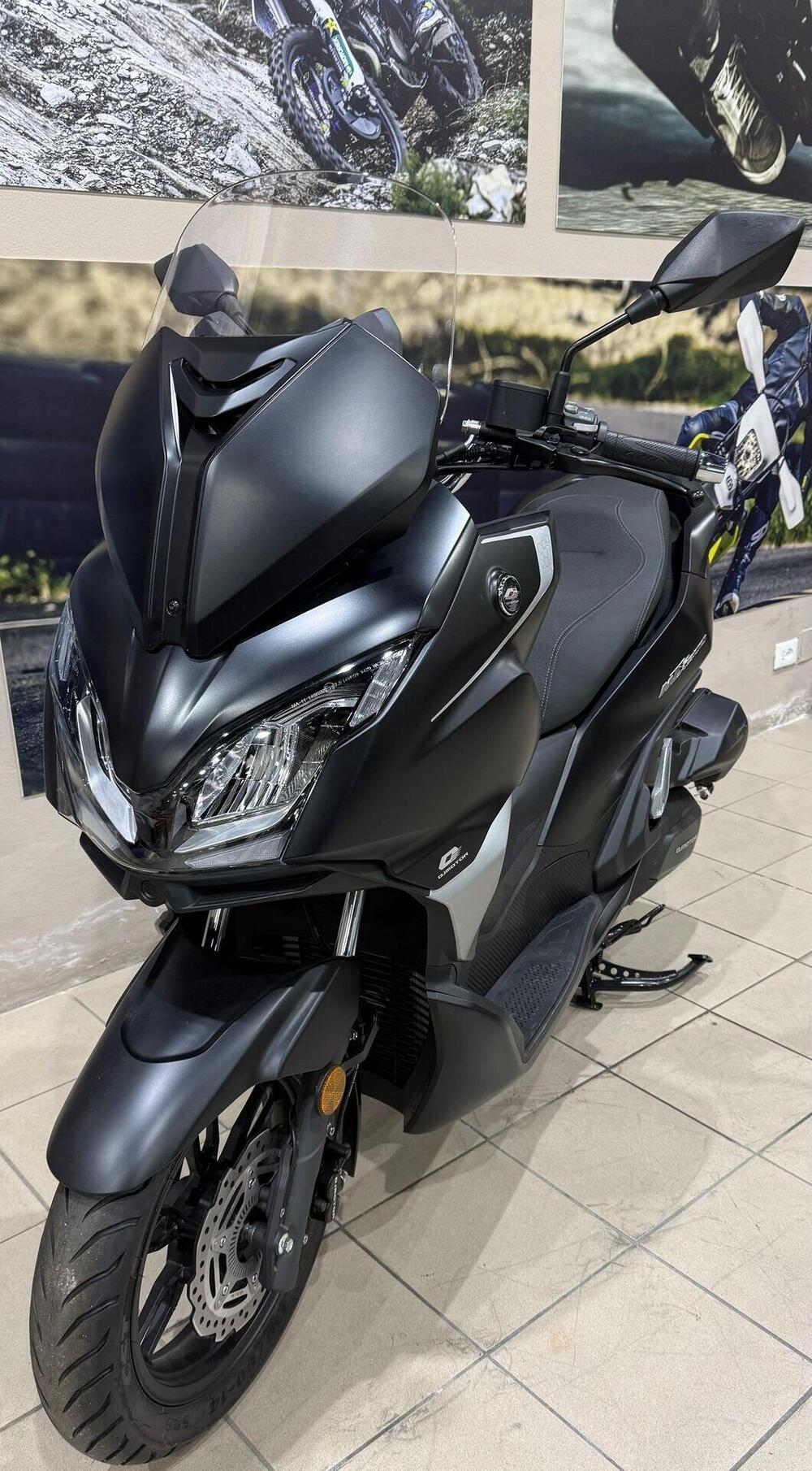 QJ Motor MTX 300 (2025)