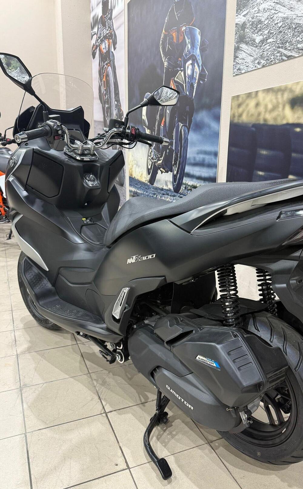 QJ Motor MTX 300 (2025) (2)