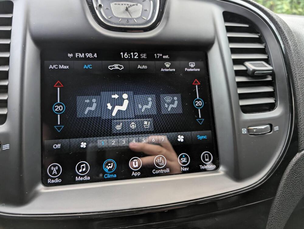 Chrysler 300 C Station Wagon usata a Terni (12)