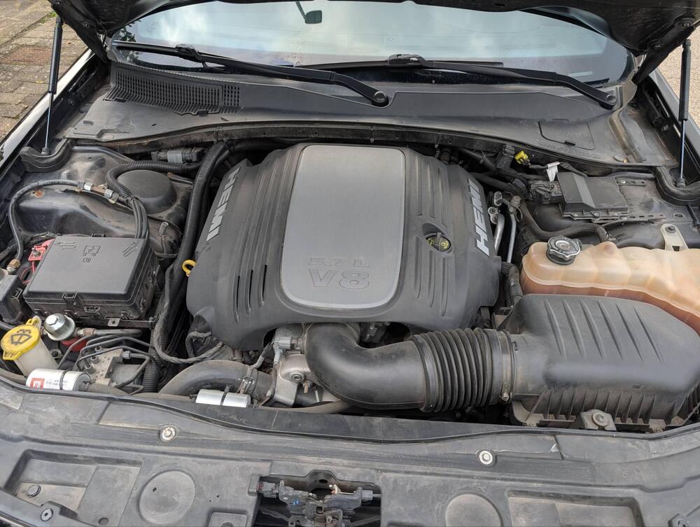 Chrysler 300 C Station Wagon usata a Terni (18)