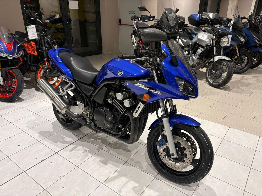 Yamaha FZS 600 Fazer (2003 - 04) (2)