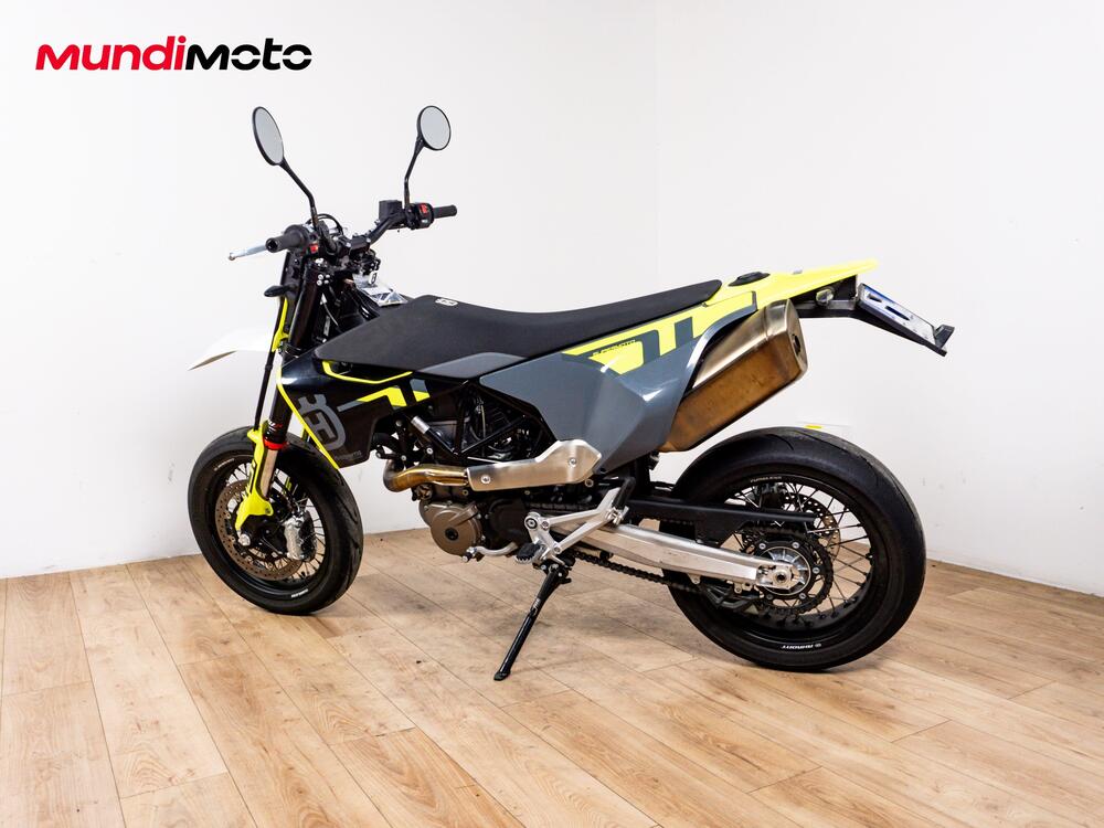 Husqvarna 701 Supermoto (2022) (7)